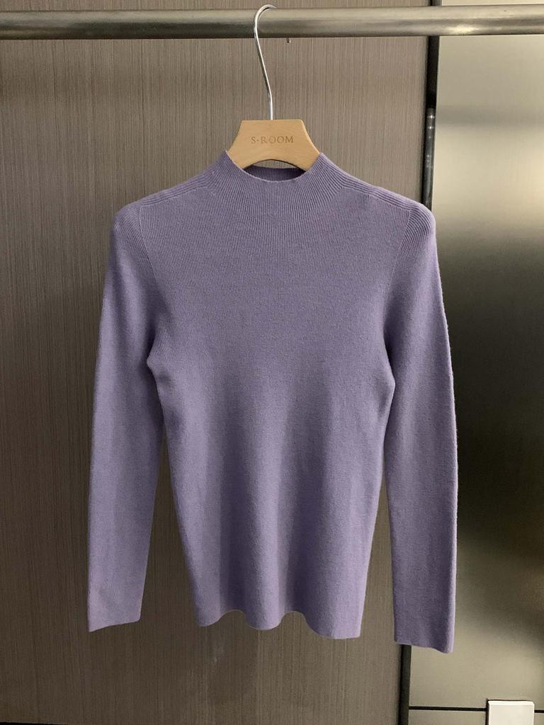 SROOM Bezešvé vlněné korejské tričko s polozvýšeným límcem a slim fit střihem