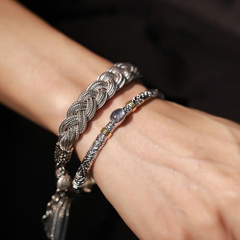 2026 Guld och Silver Färgmatchning Tang Gräs Mönster Grå Månsken Öppningsarmband Nischad Designkänsla Mode Avancerad Kall Vind Armband Gåva