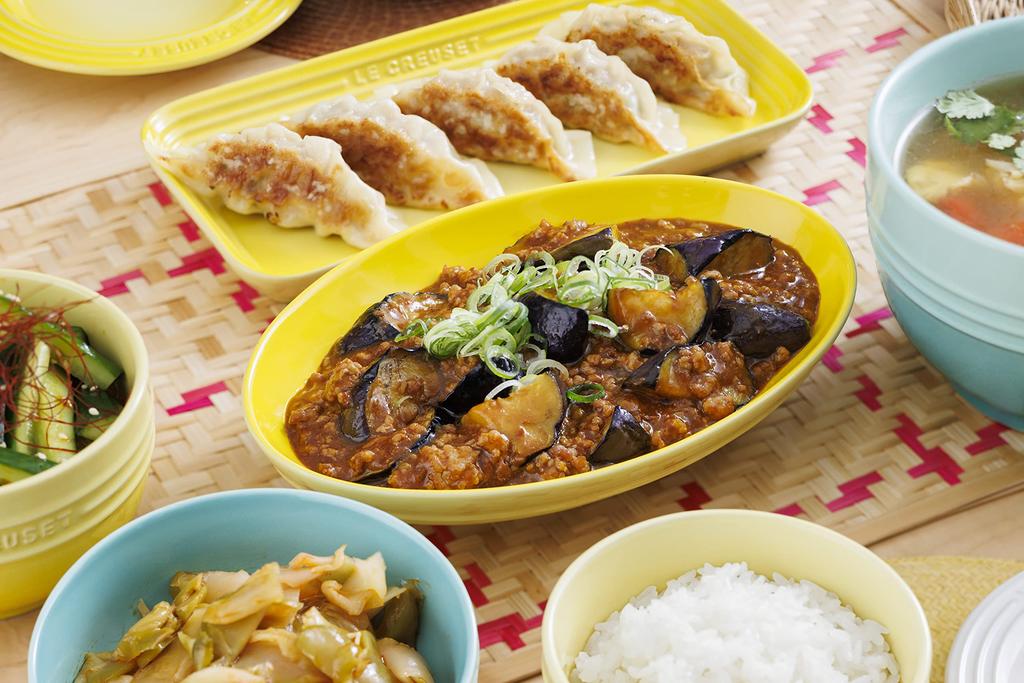 Le Creuset 23cm Oval Deep Dish, Cool Mint, Heat and Cold Resistant, Microwave, Oven, and Dishwasher Safe [Official Japanese Product]