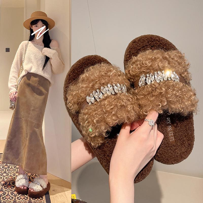 Fashion Thick Soled Hairy Slippers for Women's Outdoor Wear 2025 Autumn New Fashion Women's Belt Buckle Lazy Casual Teddy Curly Slippers