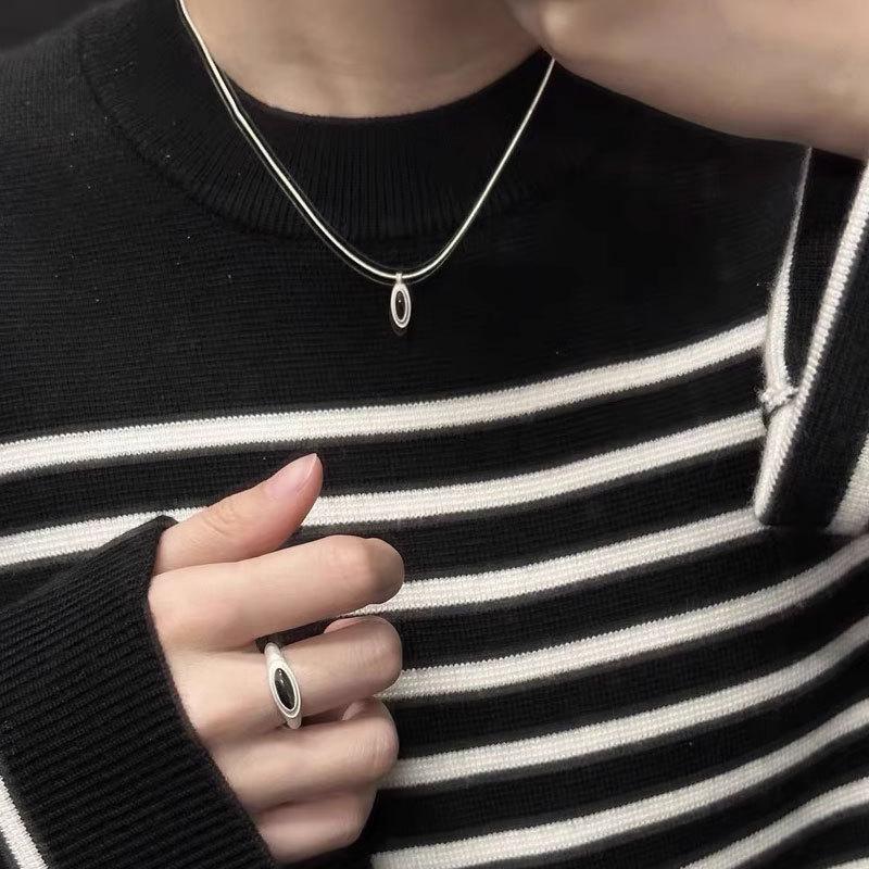 Orbiting Satellite Necklace Black Agate White Shell Necklace Niche Design Collarbone Chain Ring