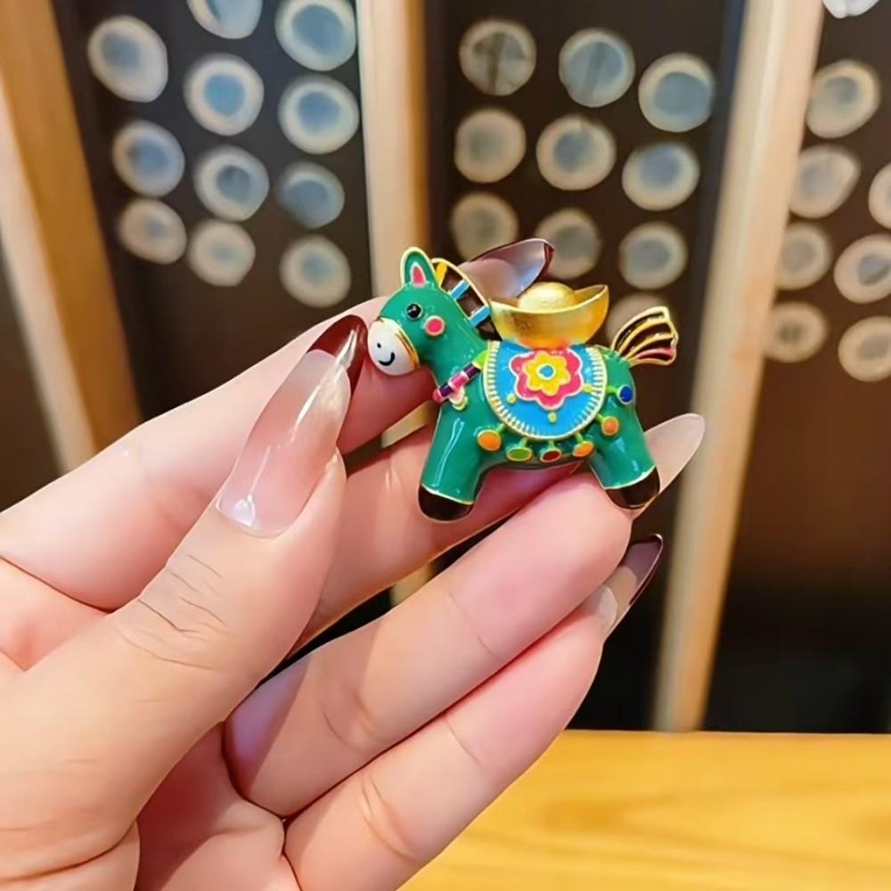 Metal Zinc Zinc Alloy Zodiac Pony Pin Green Animal Lapel Pins Elegant Enamel Yuanbao Horse Brooch Friends