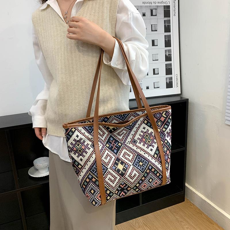 Trend Simple Large-capacity Bag Women's 2025 Popular Autumn New Trendy Fashion Contrasting Color Single Shoulder Ethnic Style Tote Bag
