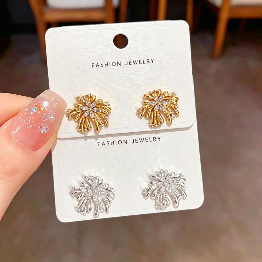 Custom Elegant Zirconia Flower Earrings for Women - Lightweight, Versatile, Fashionable Daily Accessory