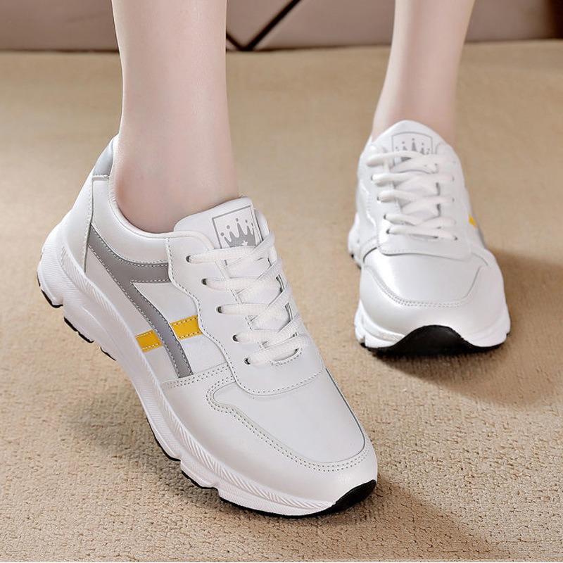 Lightweight soft-soled women's shoes autumn and winter new sports and leisure shoes women's breathable versatile shoes leather white shoes