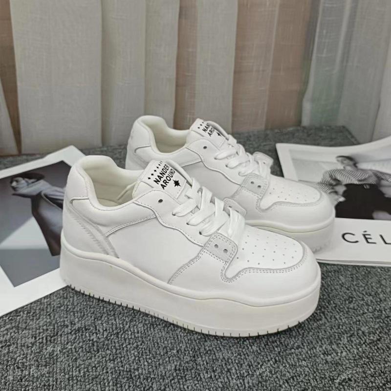 Summer New Women's Shoes Inner Height-increasing Board Shoes Women's Platform Bread Shoes Fashionable Versatile Casual Sports Shoes