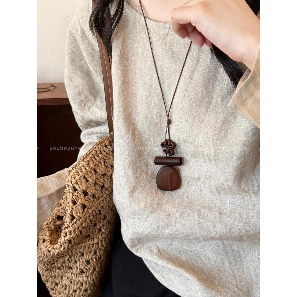 New Chinese-Style Water Drop Necklace: High-End Retro Sweater Chain, Simple and Versatile Accessory for Women.