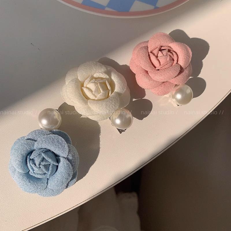 Pearl CamelliaFashionable and Sweet Girl Bun Hairstyle At The Back of The HeadBangsHair Clips and Hair Accessories