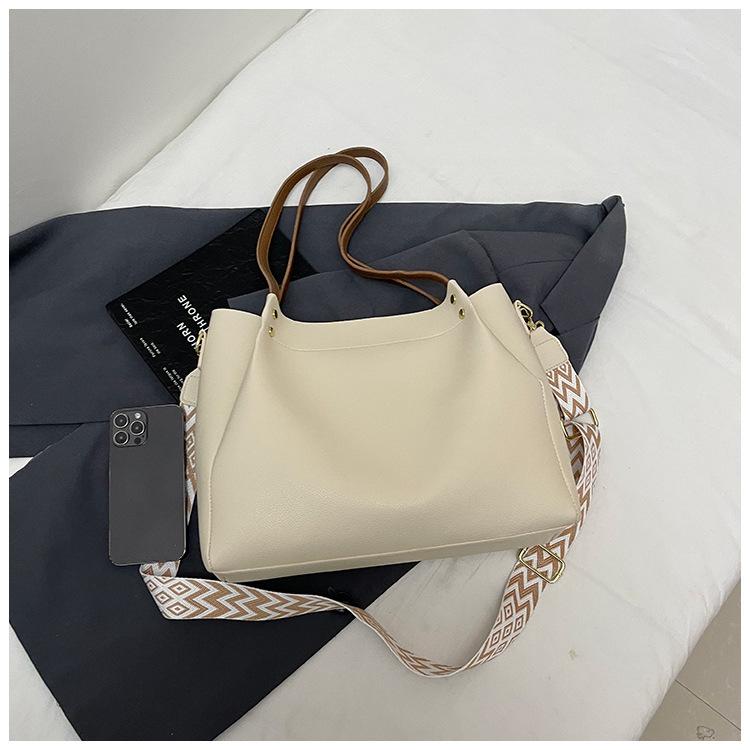 

Вместительная весенняя сумка-мессенджер через плечо для поездок на работу, женская сумка 2025, новая сумка для занятий для студенток, универсальная сумка-тоут