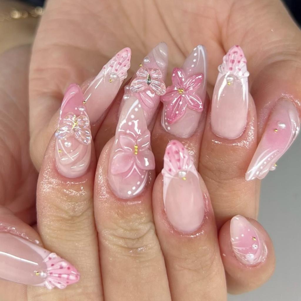 24 Pièces Ongles Press-on Amande Design Coquillage 3D avec Colle Rose Blush Fleurs Doux Faux Ongles Français pour Femmes Portables Ins Pointe d'Ongle