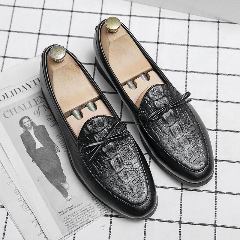 Wiosna Jesień Retro Slip on Skórzane Szpiczaste Buty Męskie Mokasyny Klasyczne Modne Wygodne Męskie Skórzane Buty Codzienne