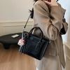 Simple and fashionable handbag spring new retro texture bucket bag solid color commuter shoulder messenger bag