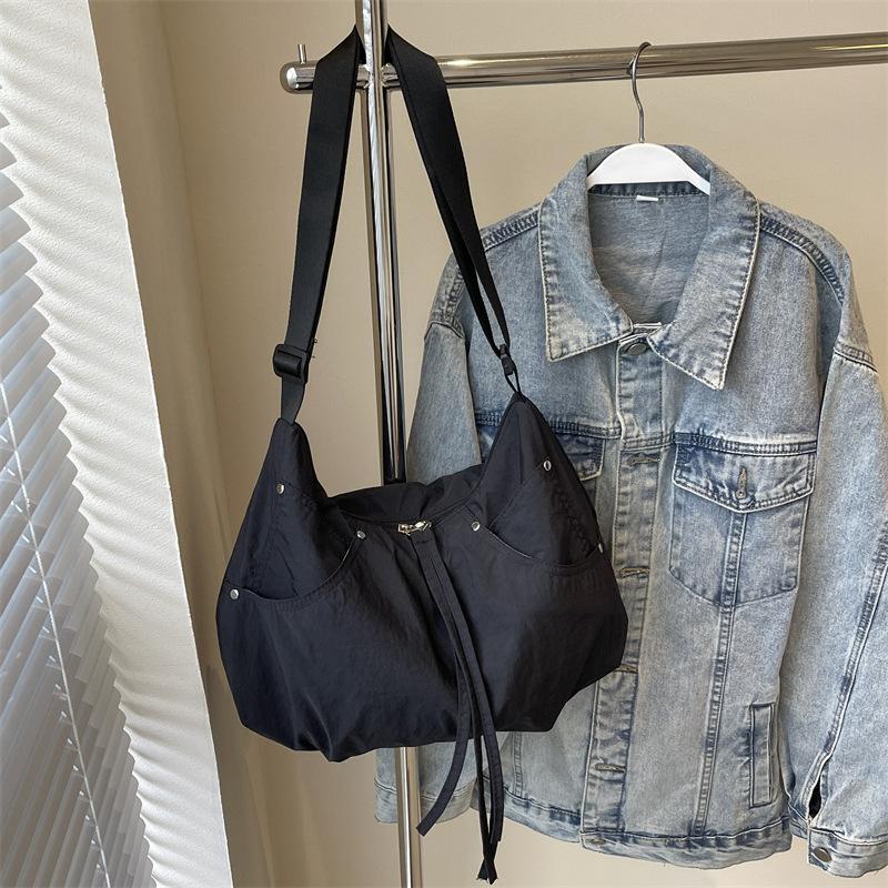 

Simple and stylish large-capacity casual shoulder armpit bag 2025 summer new Korean version popular tote bag commuter bag