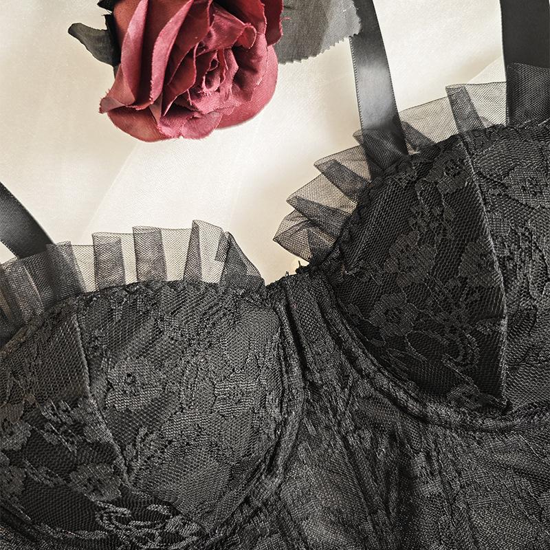 Corsete, îmbrăcăminte de damă la modă și elegantă