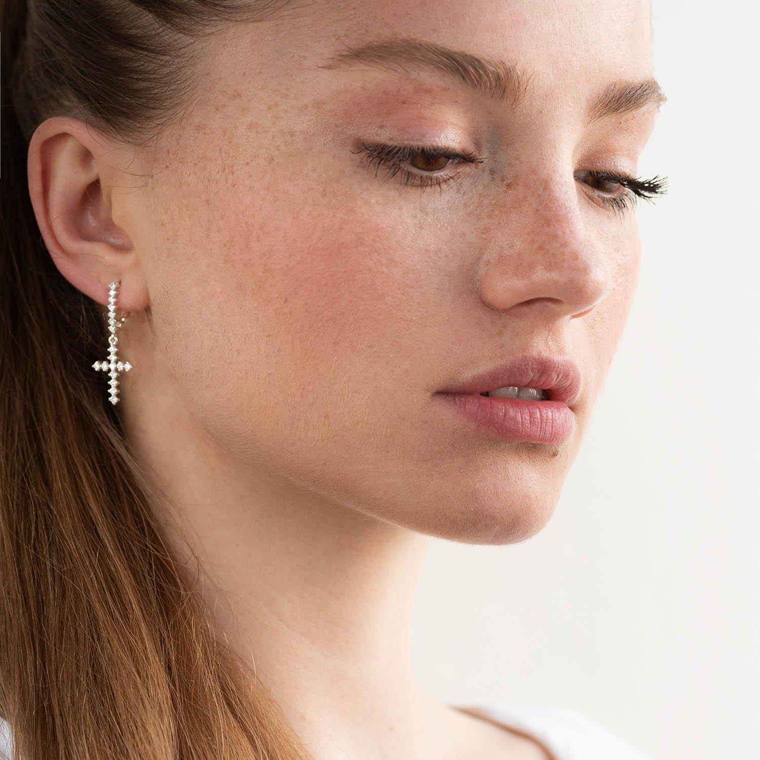 

Срібні сережки Хрестики (фіаніти) Oniks 1.2 x 3.2 cm срібний