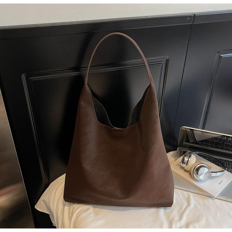 

Simple casual big bag women s autumn new large-capacity shoulder bag premium texture commuter tote bag handbag темно-коричневого кольору