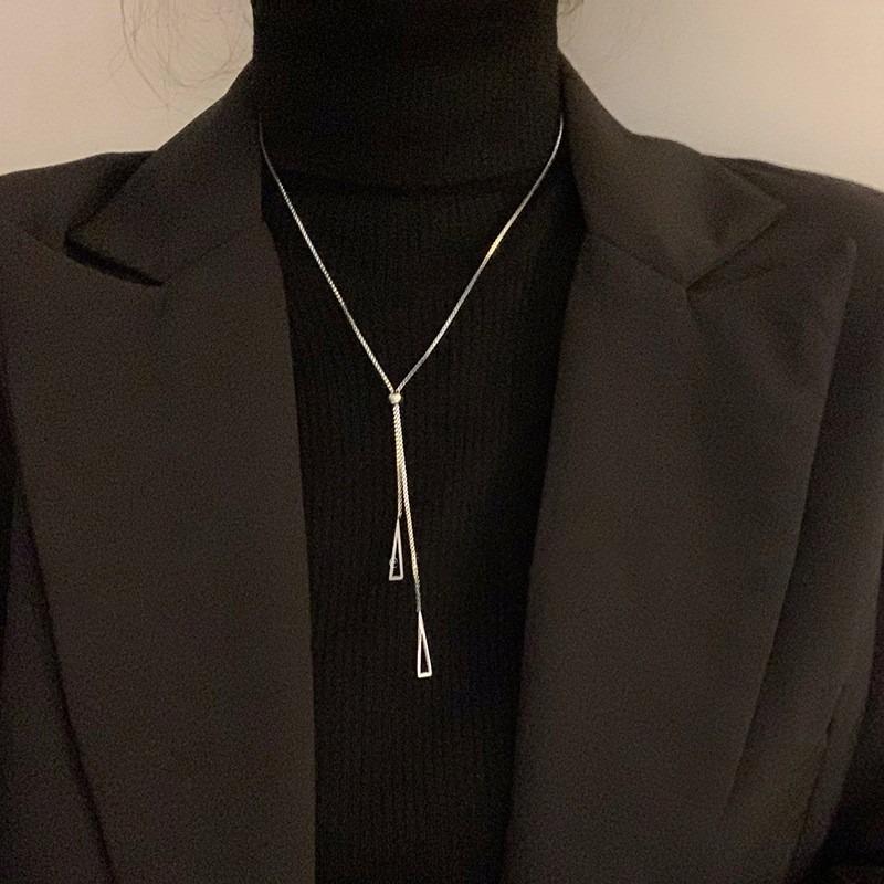 Simple butterfly adjustable necklace niche versatile light luxury sweater chain women's high-end fashion temperament jewelry