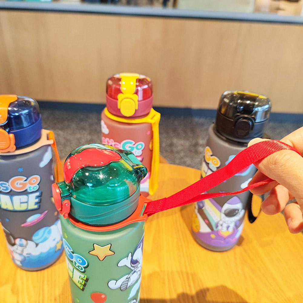 700ML High Capacity Cartoon Astronaut Plastic Space Portable Water Rope Outdoor Travel with Sip V4B0
