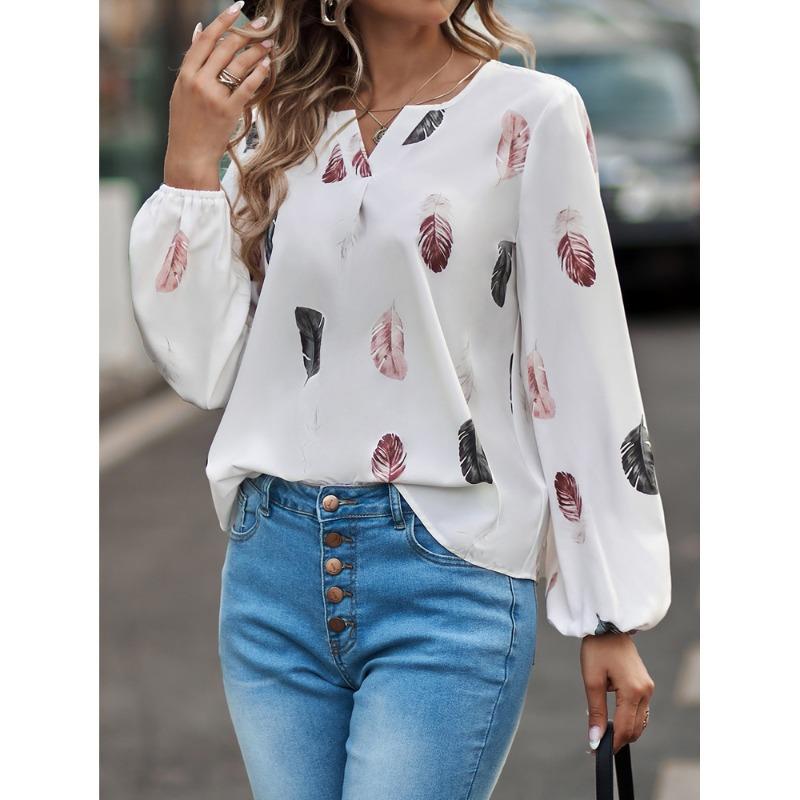 Camicia a maniche lunghe con scollo a V e stampa di piume