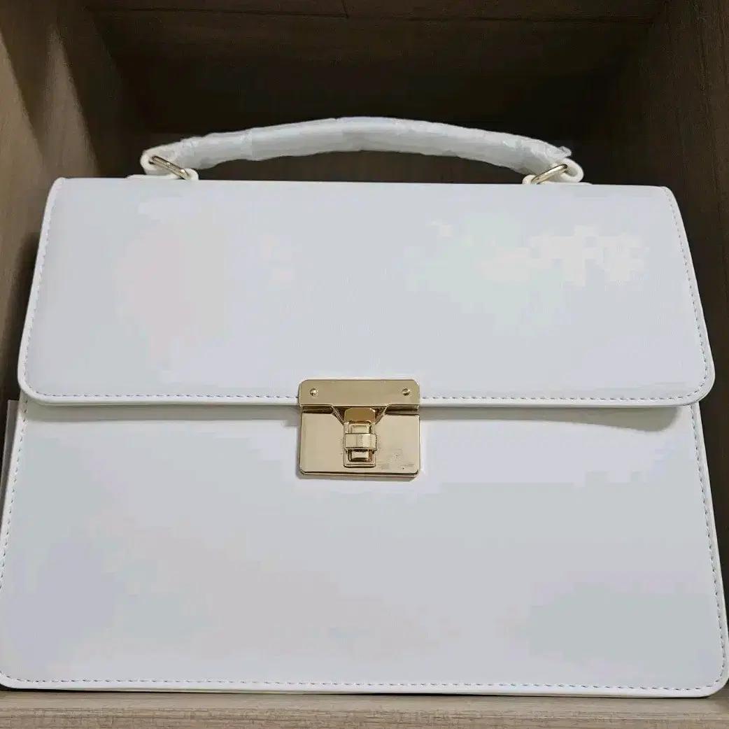 

Fuyuneco Business Eta Bag Белый Продать