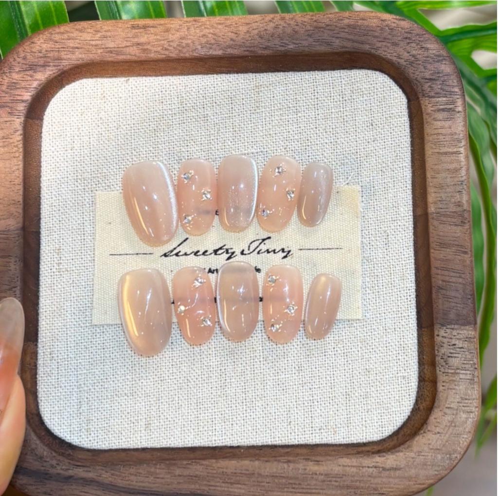 Nude Color Gradual Change Cat's Eye Pure Hand-worn Nail Light Luxury White Advanced Short Nail Patch Fake Nail