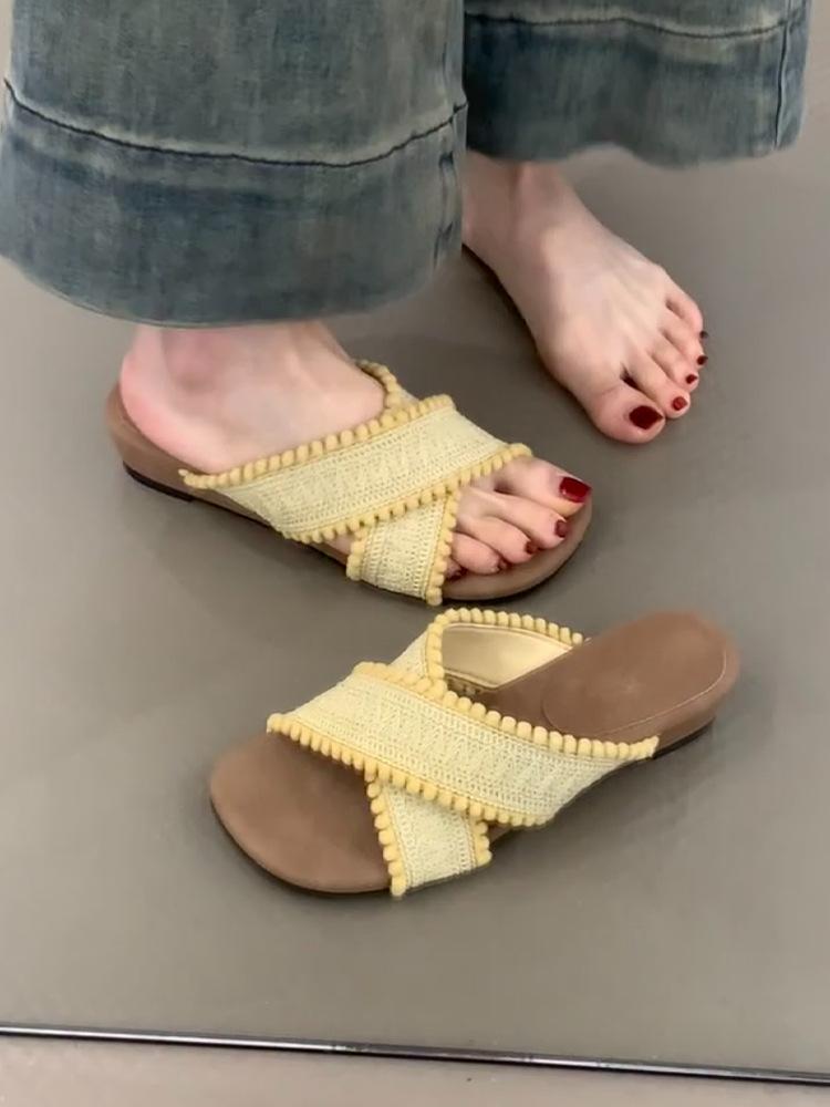 Famous Style Retro Woven One-word Drag Girl Summer 2025 New Outer Wear Seaside Vacation Sexy Open-toed Beach Shoes