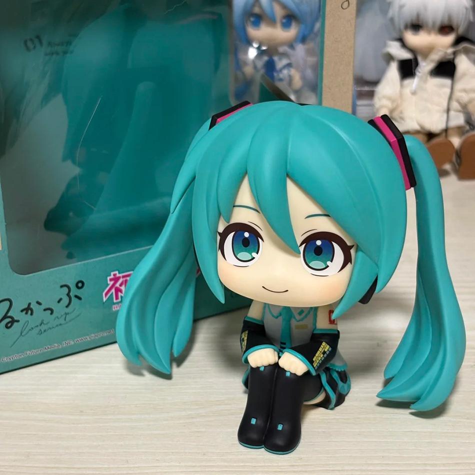 10CM Hatsune Miku Anime Figure Kawaii Pvc Model Doll Action Figurals Look Up Collect Ornaments Christmas Toys Gift