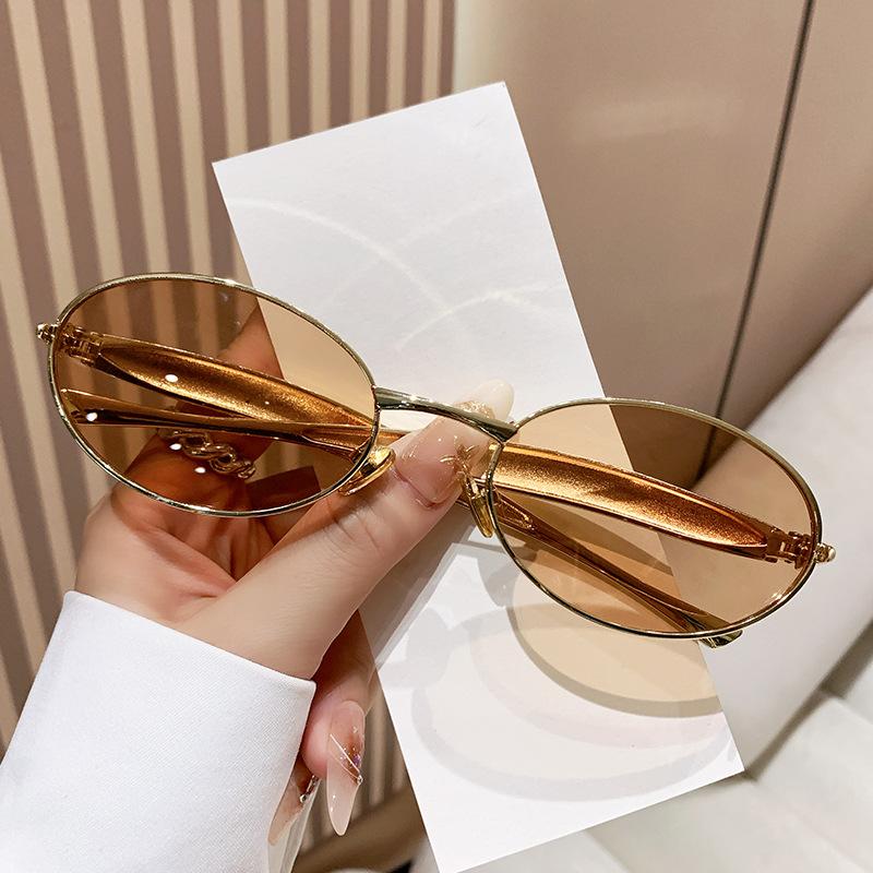 Trendy Fashion Wide Thick Metal Frame Sunglasses Oval Small Frame High-end Runway Sunglasses 2026 New Model