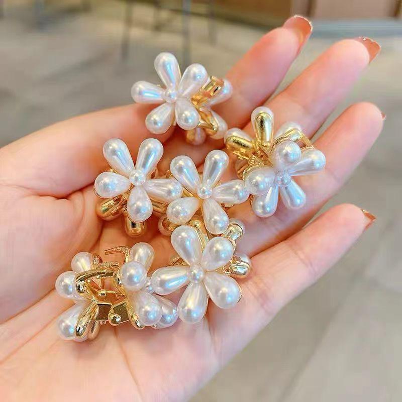 

2024 New Pearl Camellia Claw Clip Hairpiece for Children
