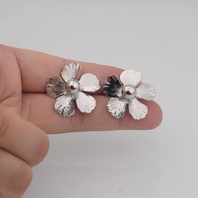 Personalized Big Flower Stud Earring for Women Simple Geometric Metal Golden Y Wedding Jewelry Party Pendientes Gift
