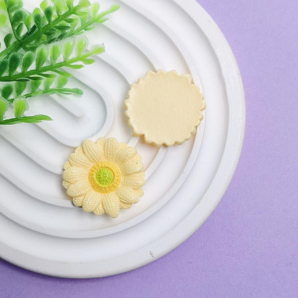 Assorted 100Pcs Colorful Daisy Flower Charms Resin Sunflower Flatback Cabochons Beads for Scrapbooking DIY Headwear Accessories