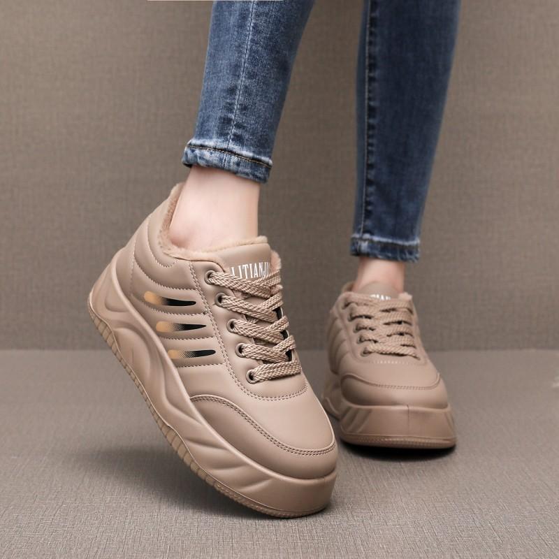 

New winter velvet thickened casual shoes women s outdoor non-slip warm snow-proof travel thick-soled cotton shoes 36