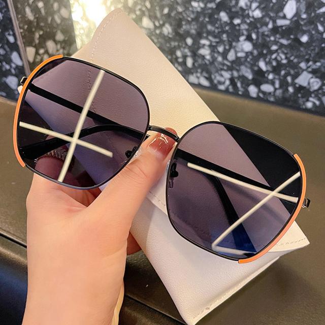 Gradient Sunglasses Women Fashion Oversized Square Sun Glasses Female Vintage Anti Glare Shade Eyewear For Driving Hiking Uv400