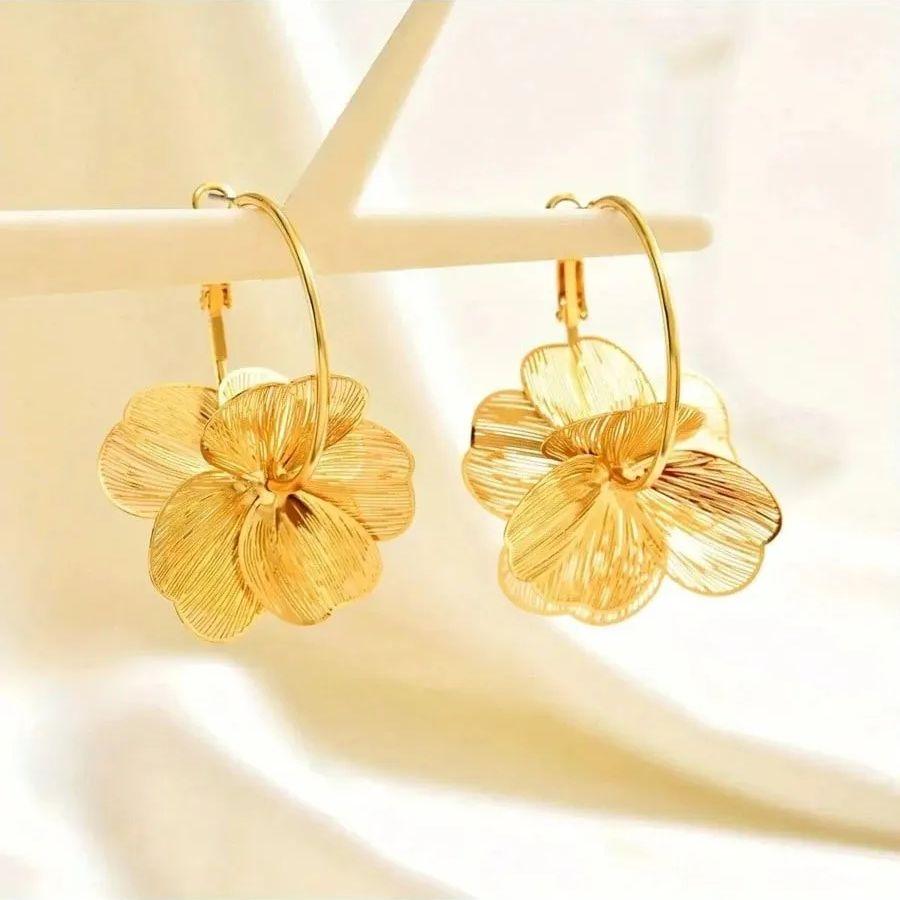 

Bohemian Gold Flower Hoop Earrings For Women Exquisite Hollow Floral Desig Lightweight Alloy Perfect For Party Daily Fashion