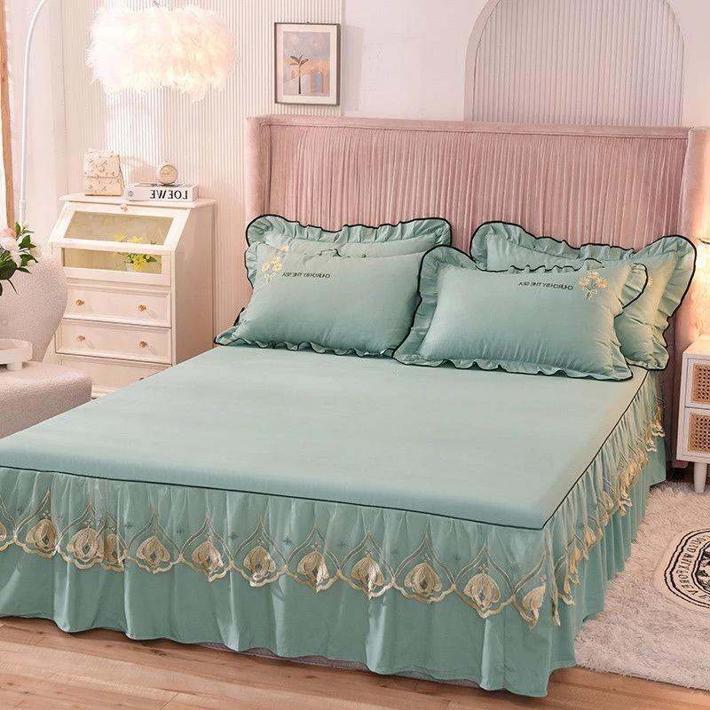 Seasonal Universal Skin Friendly Bedspread Thick Cotton Padding Modern Minimalist Anti Slip Protective Cover