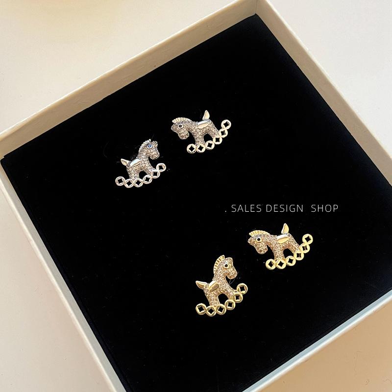 Diamond-Studded Silver Needle Horse Earrings: Elegant, Versatile, and Luxurious