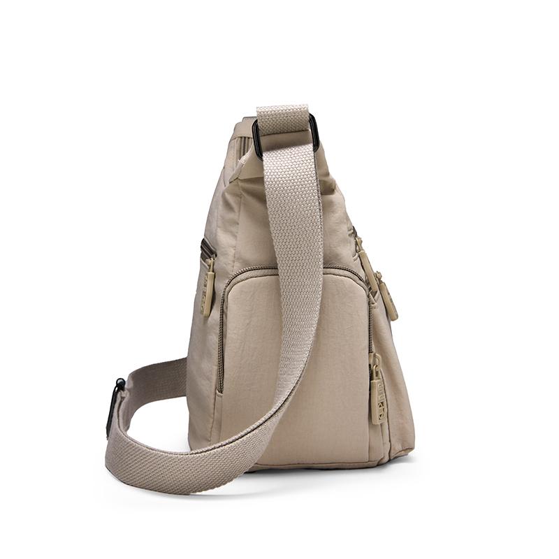 Fashionable Multi Pocket Crossbody Bag with Adjustable Strap and Spacious Design for Daily Use