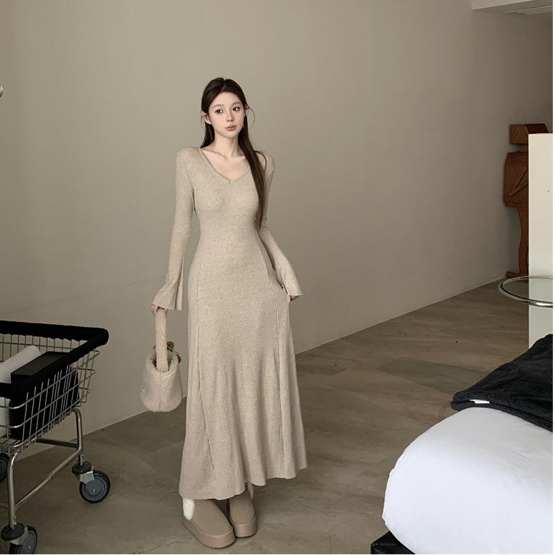 Robe en tricot Rétro à col en V et manches évasées Automne 2025 pour Femme - Jupe longue élégante et amincissante