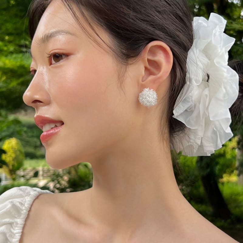 FANTASTIC PLANET transparent beads blossom earrings