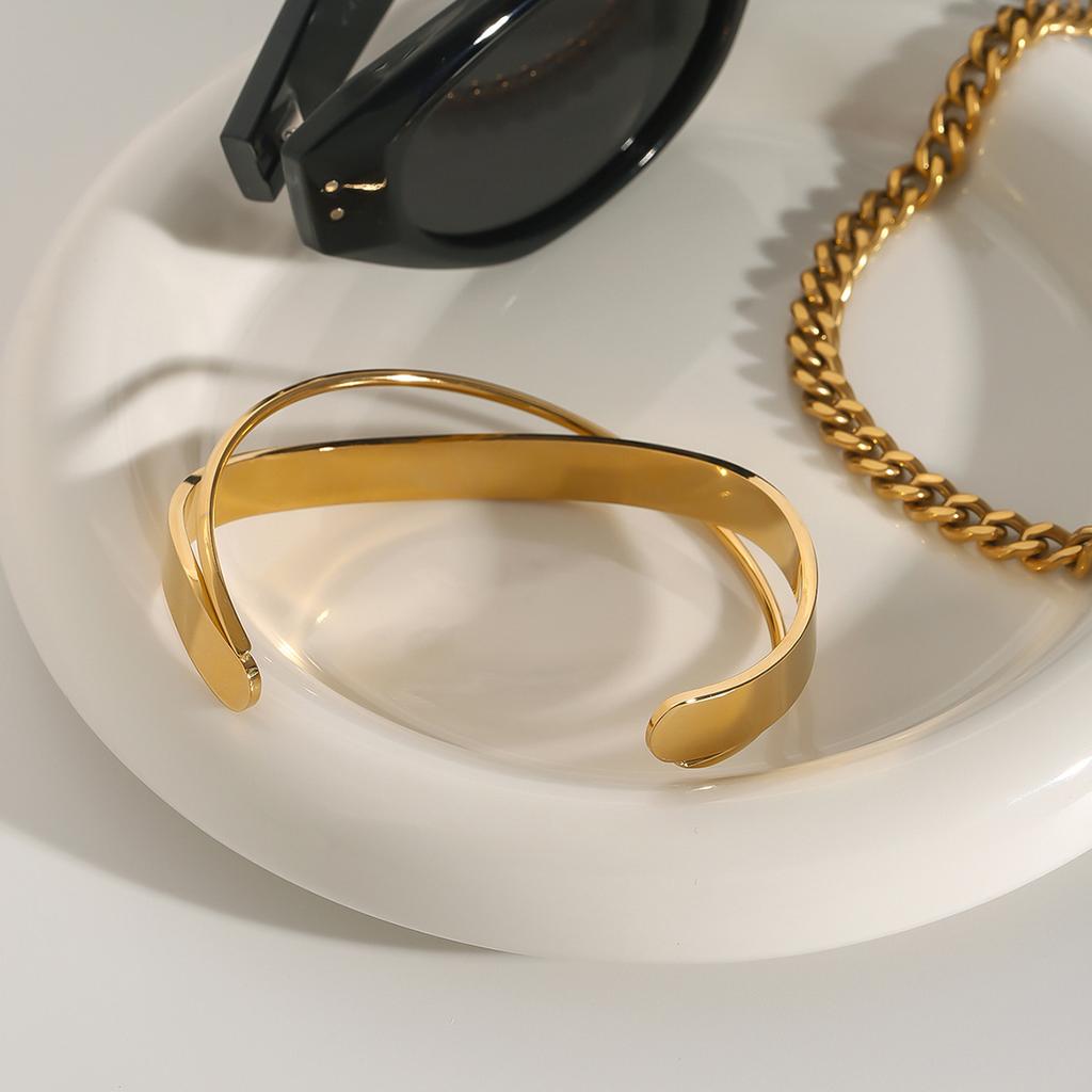 Yori Minimalist Stainless Steel Metal Irregular 18K Golden PVD Bracelet Bangle Distinctive Jewelry Wholesale 2025