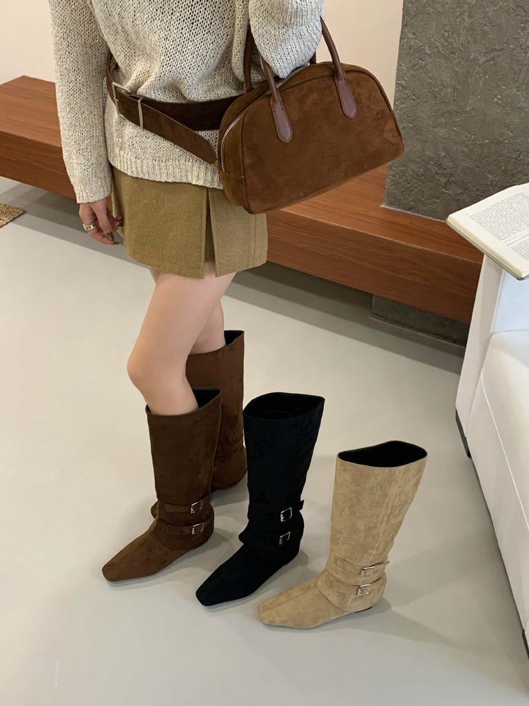 2025 jesień i zima nowe szpiczaste, ale z paskiem i klamrą, na koturnie, średnim obcasie, wysokie buty kozaki, brązowy aksamit