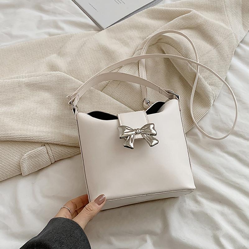 Chic Pu Leather Shoulder Bag 2024 Fashionable Spring Street Style Handbag