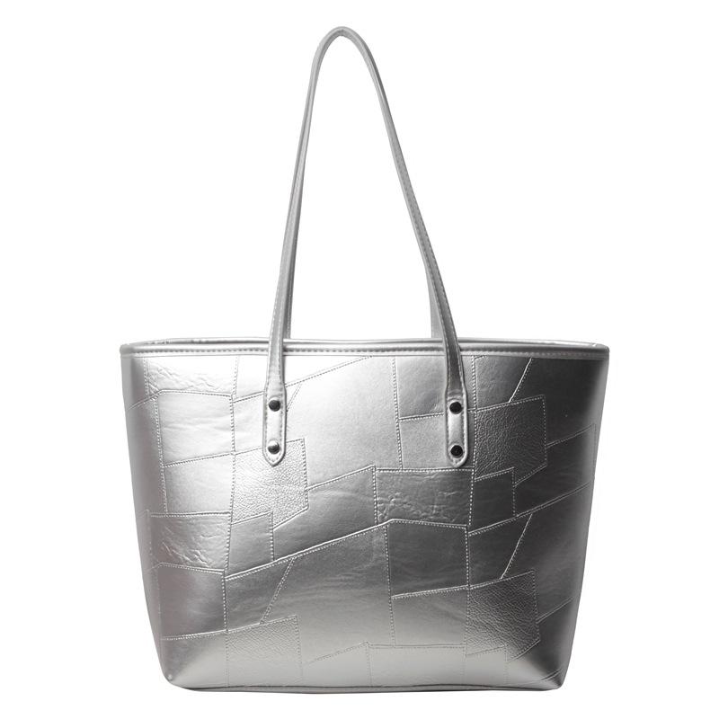 

Large capacity tote bag simple one-shoulder armpit bag women s 2025 new niche design splicing texture commuter bag