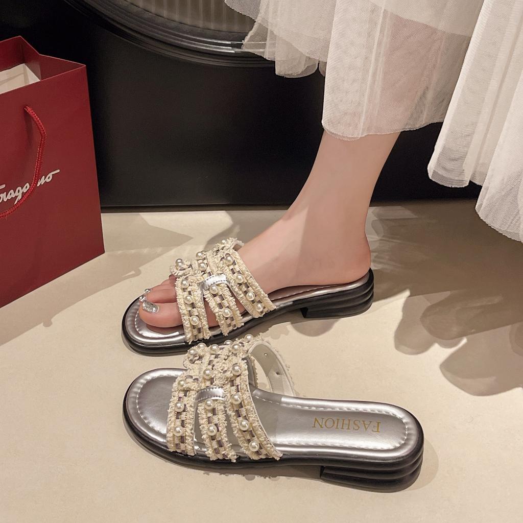 2025 Summer New Xiaoxiangfeng Pearl Slippers Women's Wear Flat Bottom One-word Drag Versatile Beach Sandals with Skirt