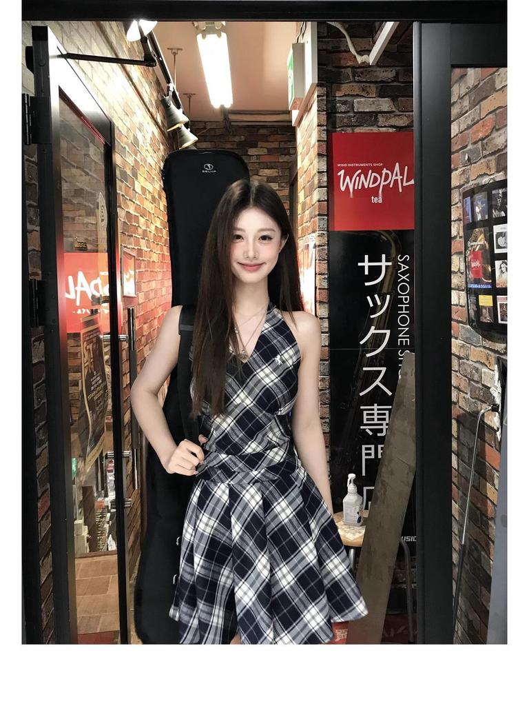 Women's Retro Plaid Halter Dress - Black & White Sleeveless V-Neck Pleated A-Line Mini Skirt