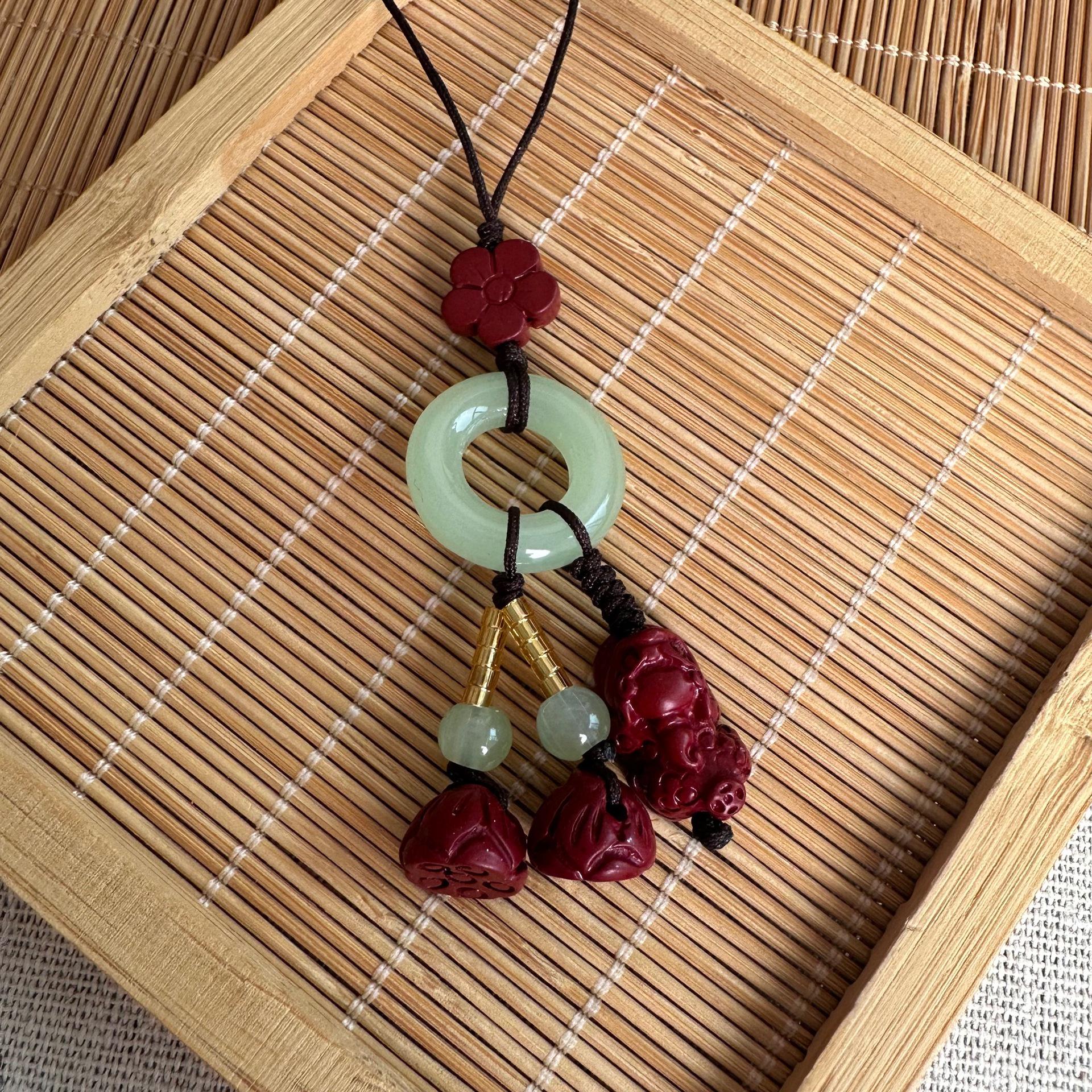 Брелок-подвеска Пиксиу Лотос Киноварь для сумки и телефона