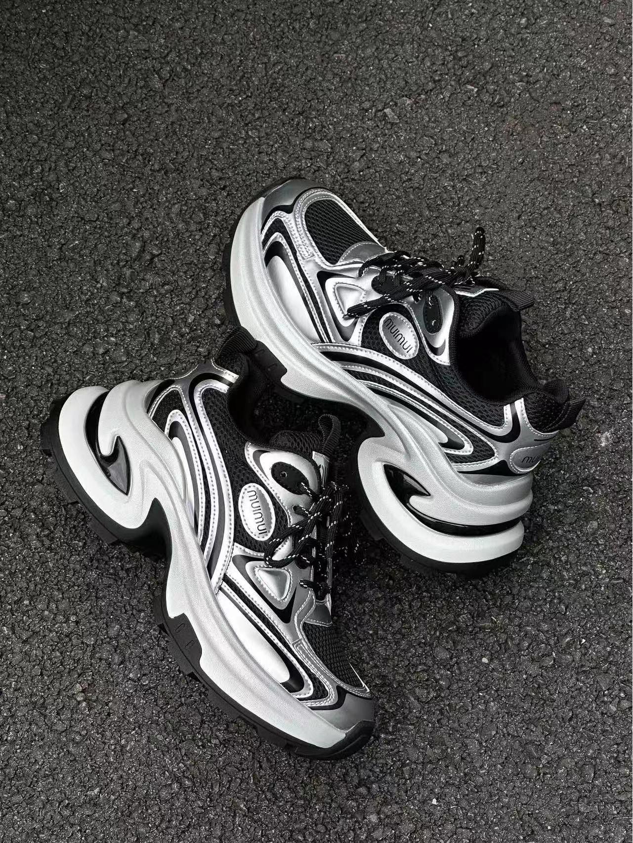 

«Женские европейские серебристые кроссовки для пап на толстой подошве 2024 года, увеличивающие рост — дышащие, модные и универсальные» 40 чёрный