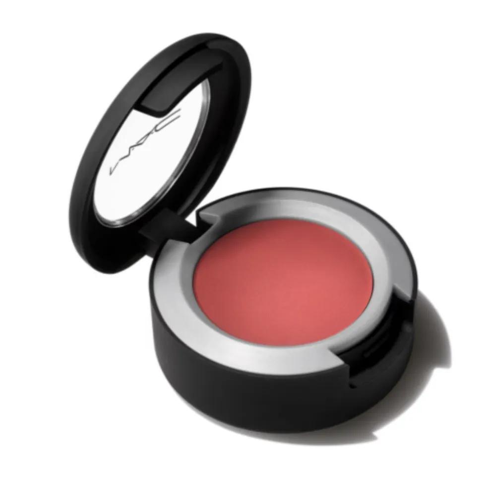 MAC eyeshadow powder kiss girlfriend anniversary wok wok wok