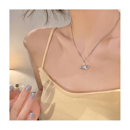 

Женское ожерелье в форме полой планеты, кулон со стразами, декор из титановой стали, украшение на шею, ювелирные изделия, ожерелье для выпускного вечера, банкета, ключицы серебряный