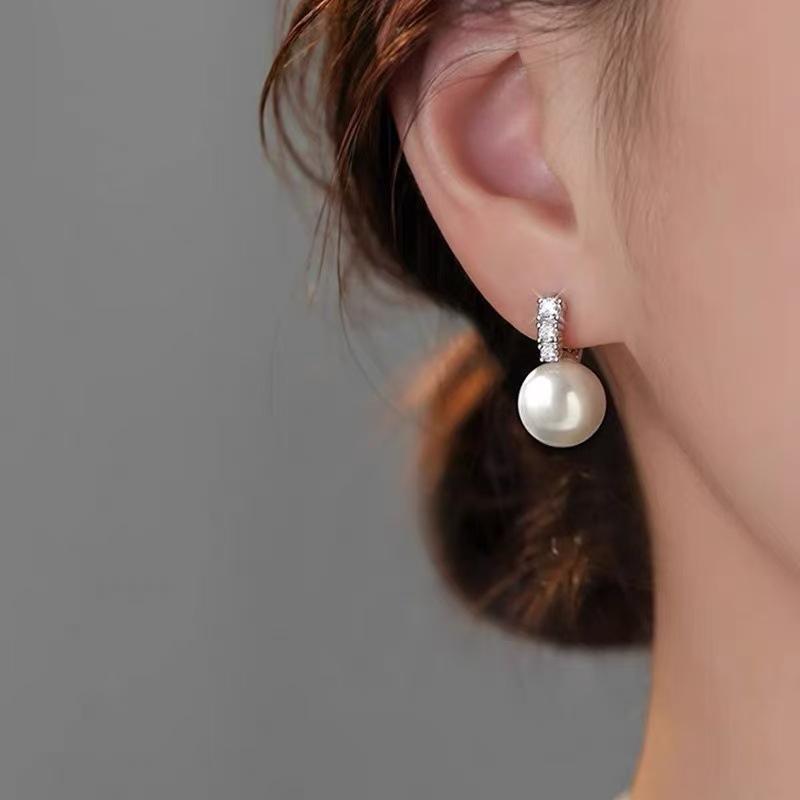 Luxury New Style Earrings, High-end Style Stud Earrings, Unique Women's Jewelry for The Petite Ears.